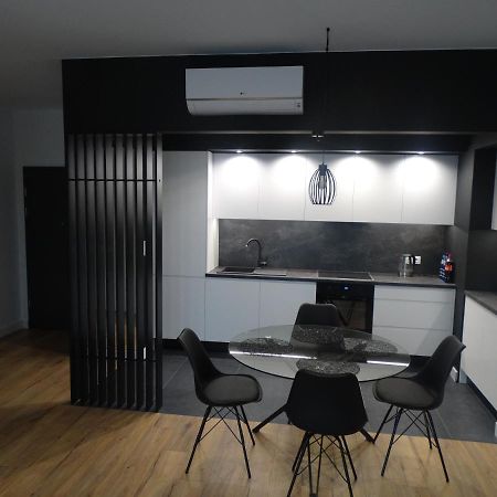 Black&White Apartment Bis - Male Garbary 8 Poznan Exterior photo