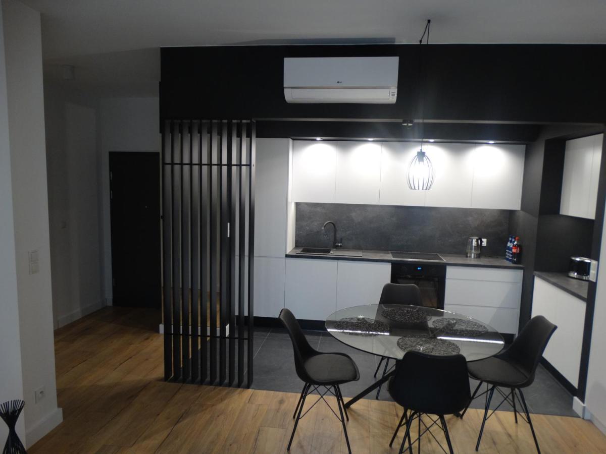 Black&White Apartment Bis - Male Garbary 8 Poznan Exterior photo